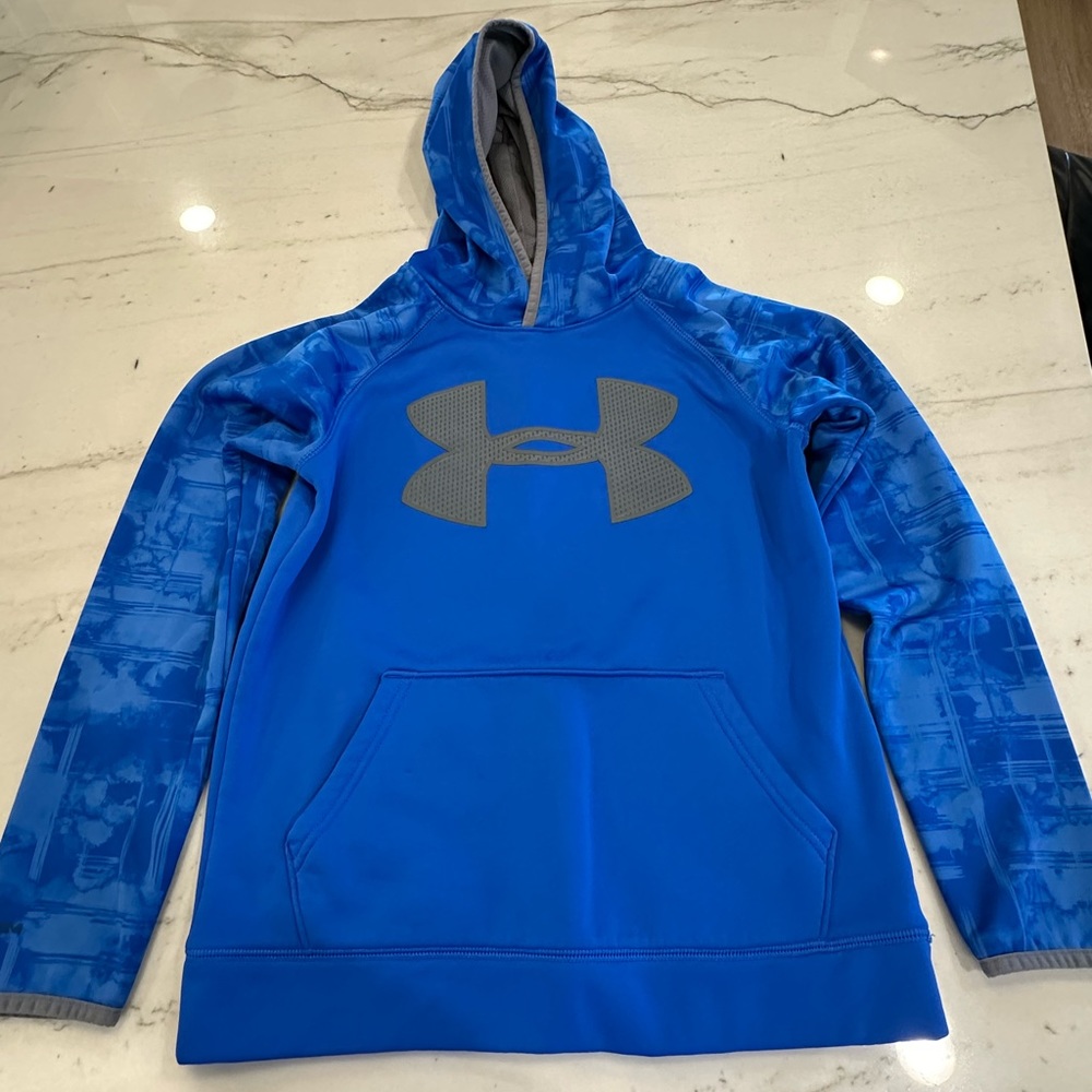 Boys youth medium Under Armour sweatshirt.